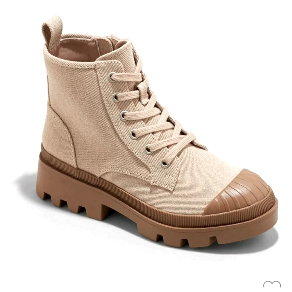 NWT UNIVERSAL THREAD TEAGAN LACE UP SNEAKERS LIGHT BROWN SIZE 6
